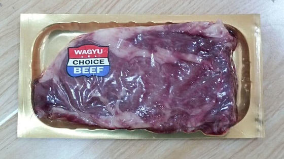 filme dourado de 422mm Thermoforming para a película de plástico da embalagem da salsicha da carne do bloco da pele
